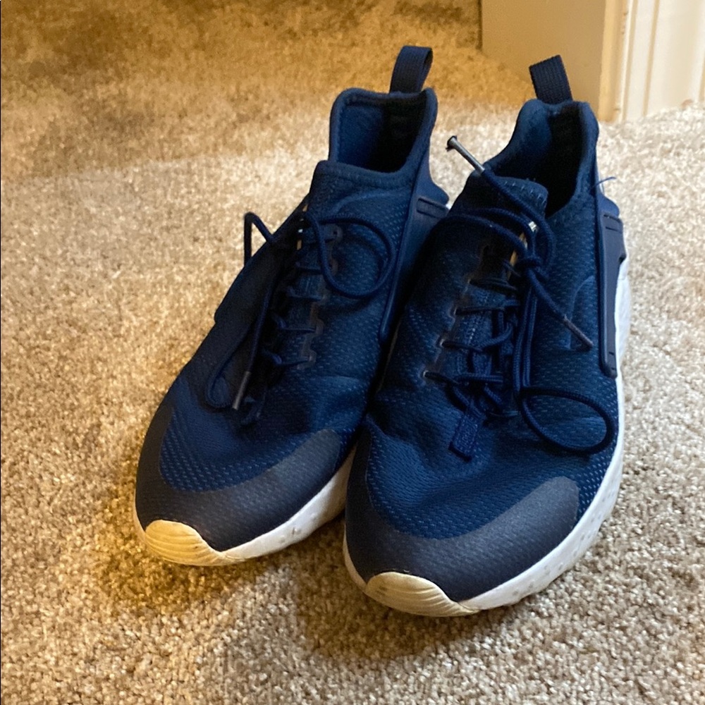 Nike Blue Sneakers with Breathable Mesh and Cushioned Sole